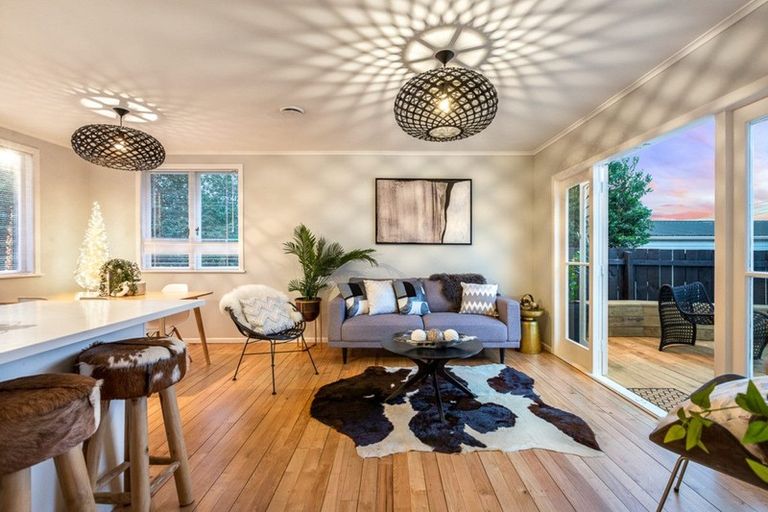 Photo of property in 48 Longburn Road, Henderson, Auckland, 0610