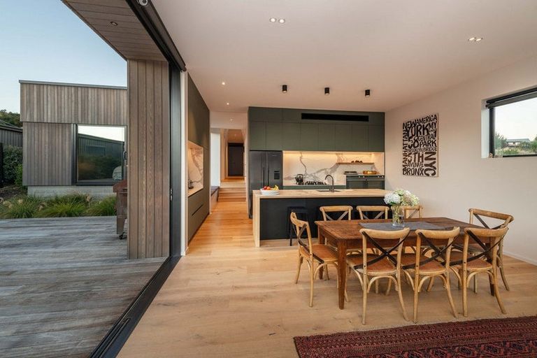 Photo of property in 6 Akitu Rise, Wanaka, 9305