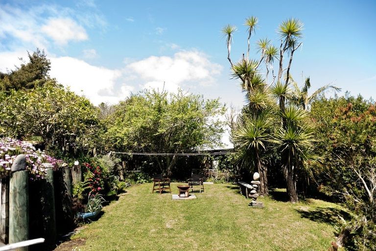 Photo of property in 50 Oxford Terrace, Coromandel, 3506
