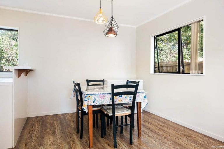 Photo of property in 2/8 Locket Road, Glenfield, Auckland, 0629