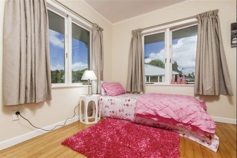 Photo of property in 2/14 Cassino Street, Bayswater, Auckland, 0622