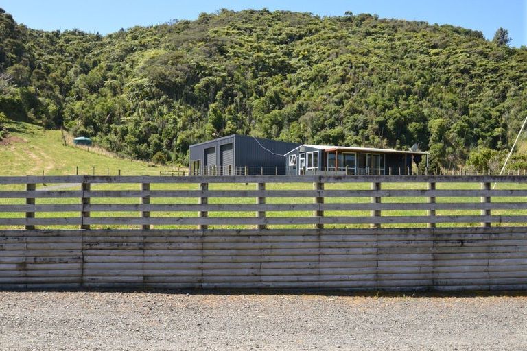 Photo of property in 177 Te Mahoe Road, Mokau, 4376