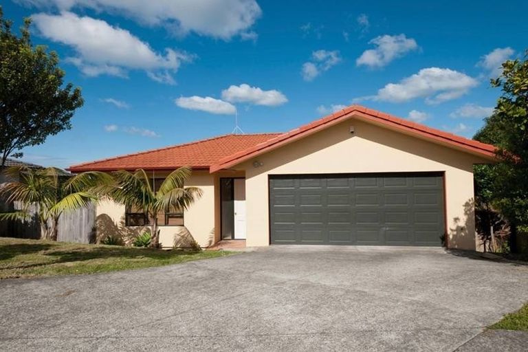 Photo of property in 11 Trotting Terrace, Fairview Heights, Auckland, 0632