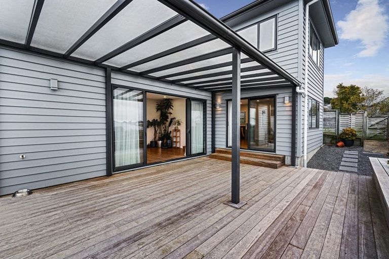 Photo of property in 11 Matisse Drive, West Harbour, Auckland, 0618