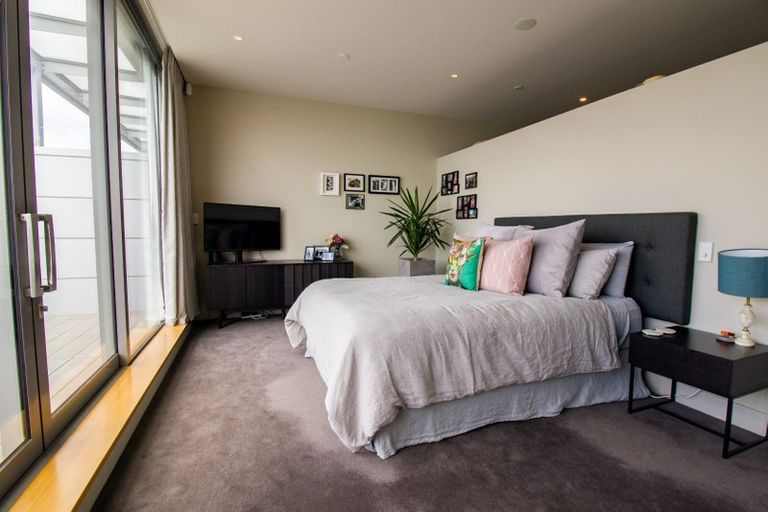 Photo of property in Clyde Quay Wharf, 3b/5 Clyde Quay Wharf, Te Aro, Wellington, 6011