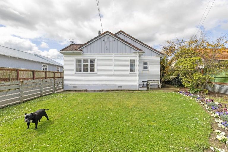 Photo of property in 17 Robert Street, Marton, 4710