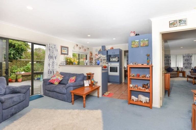 Photo of property in 2 Rosella Grove, Waimauku, 0812