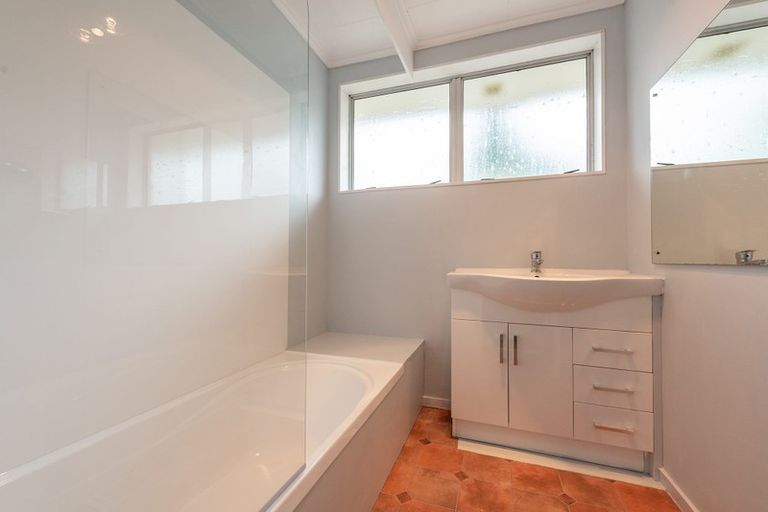 Photo of property in 37 Brightwater Crescent, Totara Park, Upper Hutt, 5018