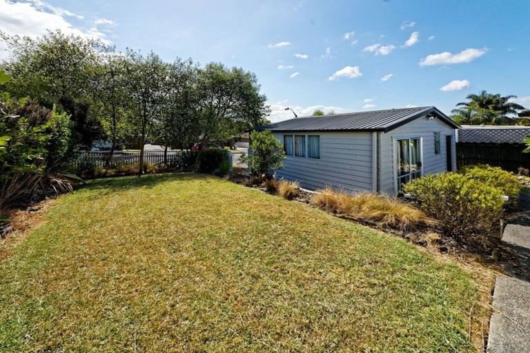 Photo of property in 37 Hassan Drive, Massey, Auckland, 0614