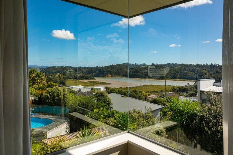 Photo of property in 13 Rangi Avenue, Schnapper Rock, Auckland, 0632