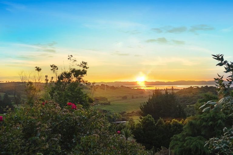 Photo of property in 131 Oyster Point Road, Kaukapakapa, Warkworth, 0984