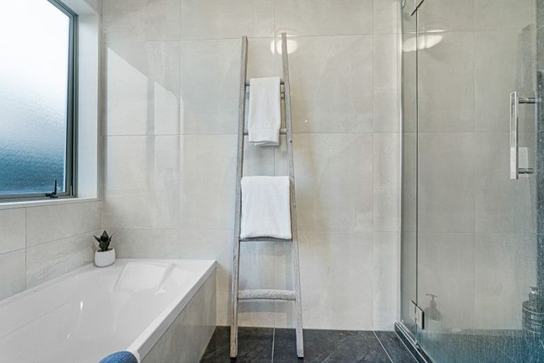 Photo of property in 32 Starlight Cove, Hobsonville, Auckland, 0618