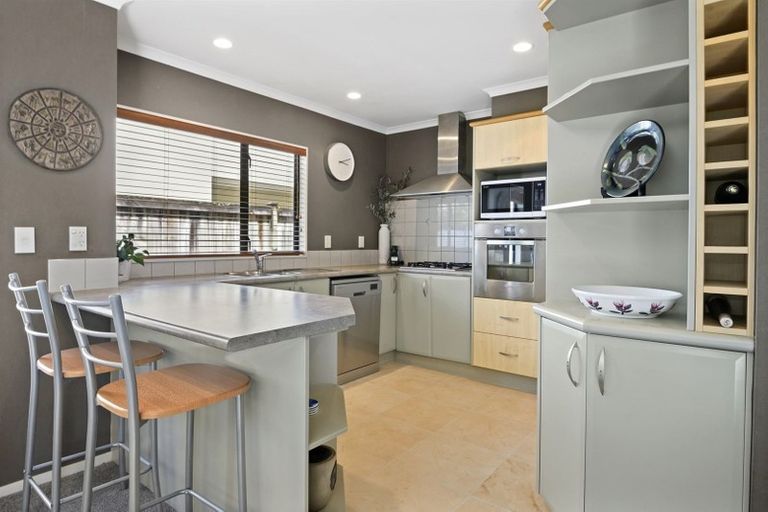 Photo of property in 15 Lilybank Crescent, East Tamaki, Auckland, 2013