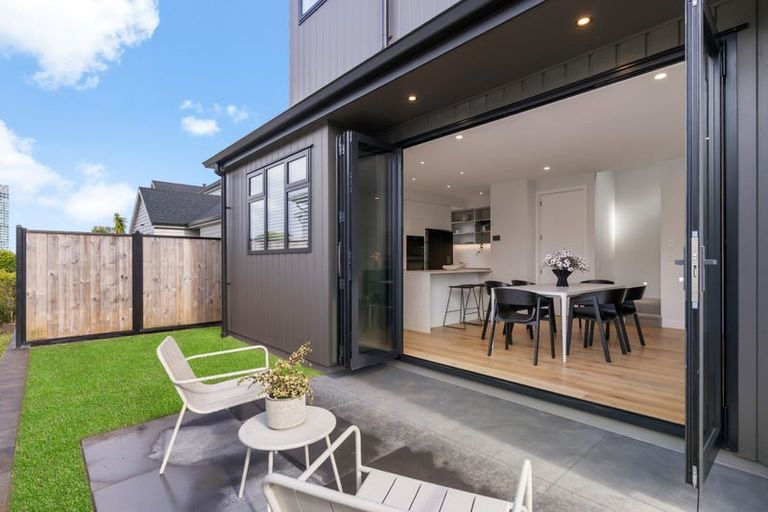 Photo of property in 9a Kowhai Street, Tawa, Wellington, 5028