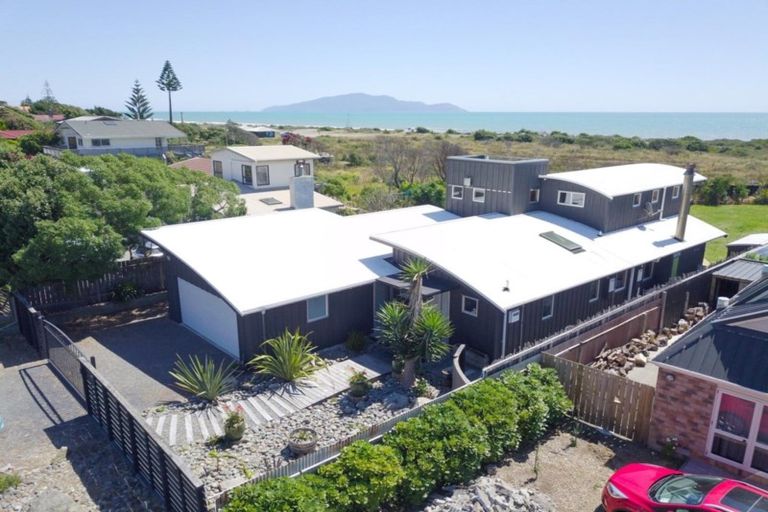 Photo of property in 13 Rodney Avenue, Te Horo Beach, Otaki, 5581
