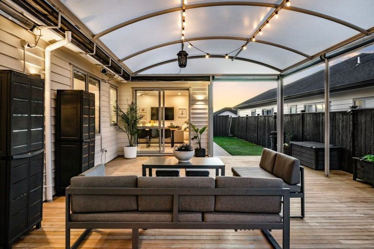 Photo of property in 7 Walter Ruddock Avenue, Kumeu, 0810