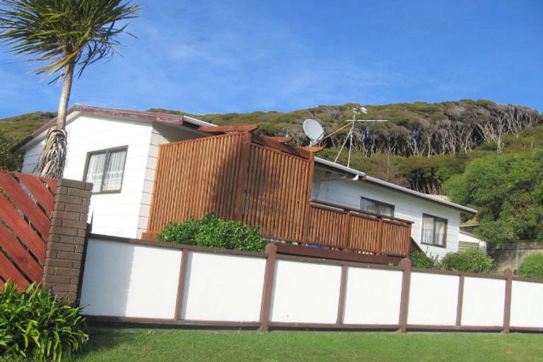 Photo of property in 18 Kinloch Place, Papakowhai, Porirua, 5024