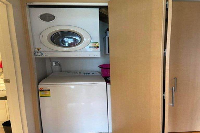 Photo of property in Sanctum Apartment, 10 Ebor Street, Te Aro, Wellington, 6011