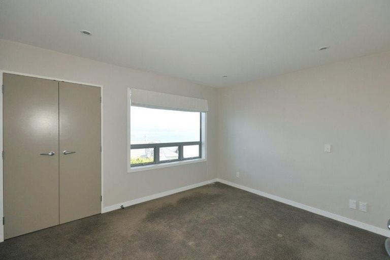 Photo of property in 12 Sunhaven Drive, Newlands, Wellington, 6037