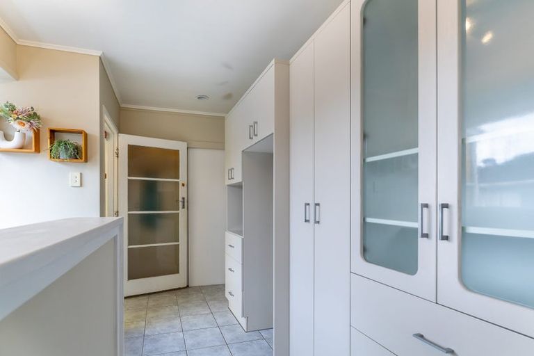 Photo of property in 35 Castleford Street, Green Bay, Auckland, 0604