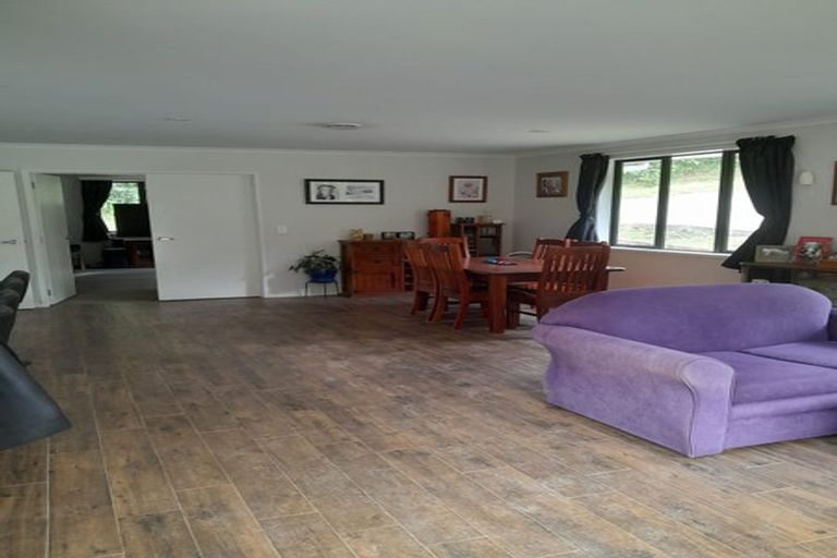 Photo of property in 296 Forest Hill Road, Waiatarua, Auckland, 0612