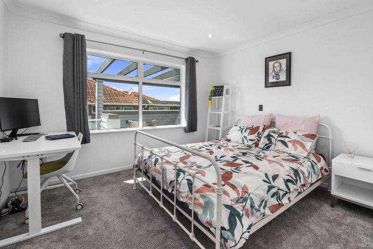 Photo of property in 2/11 Ridge Road, Waiake, Auckland, 0630