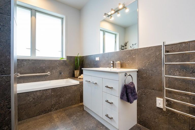 Photo of property in 27c Mill Road, Clive, 4102