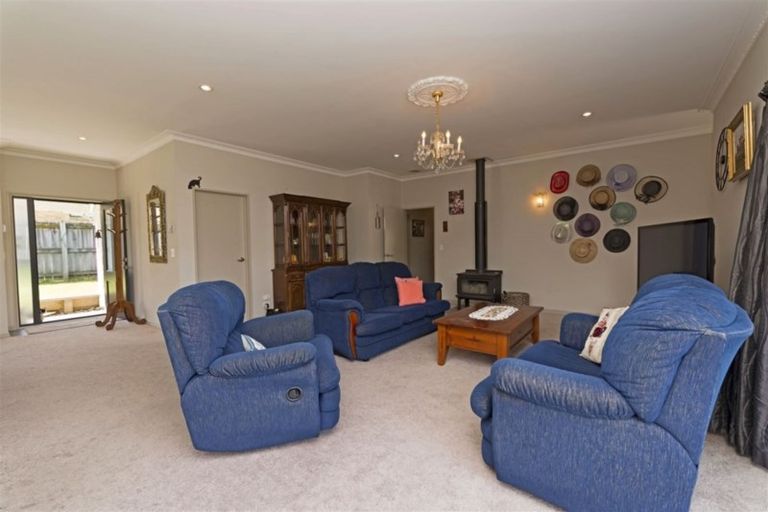 Photo of property in 65d View Road, Henderson, Auckland, 0612