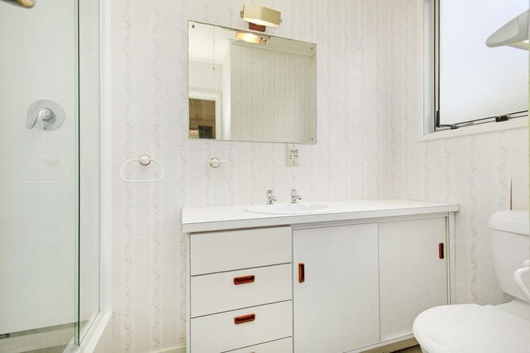 Photo of property in 94 Larsen Crescent, Tawa, Wellington, 5028