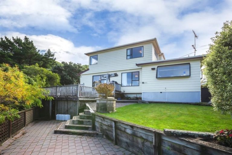 Photo of property in 25 Ordley Grove, Tawa, Wellington, 5028