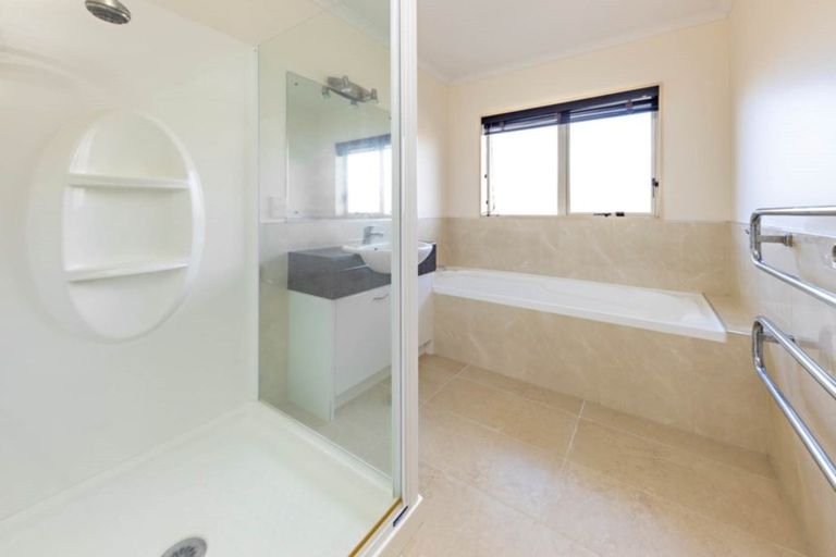 Photo of property in 16 Mordane Place, Flat Bush, Auckland, 2016