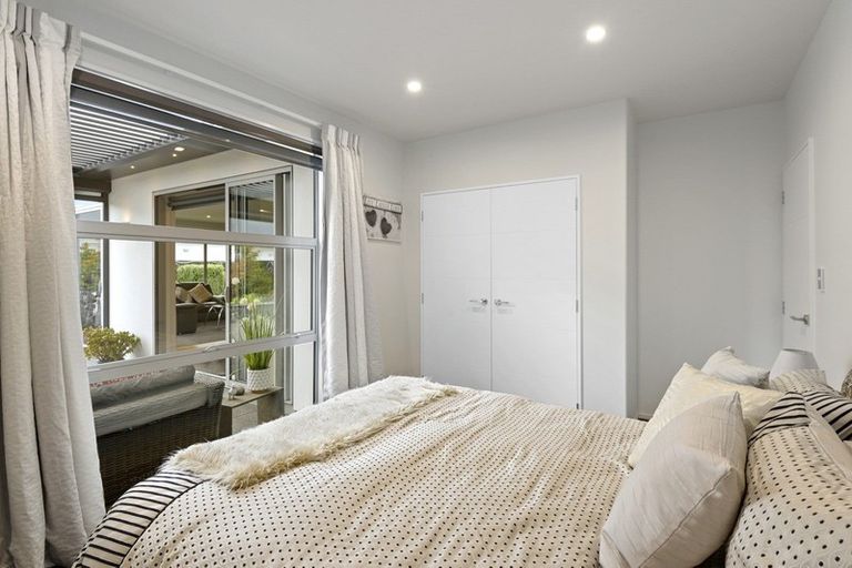 Photo of property in 2 Greenbank Place, Parklands, Christchurch, 8083