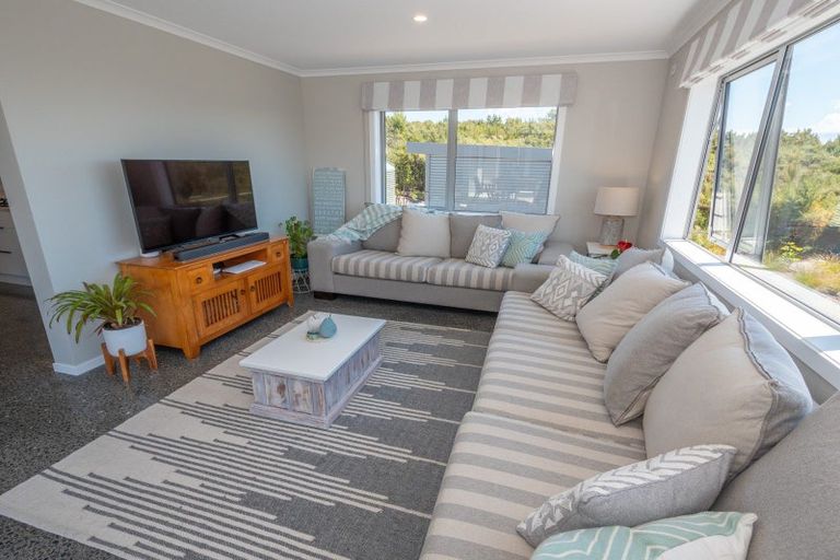 Photo of property in 116 Stratford Drive, Cable Bay, 0420