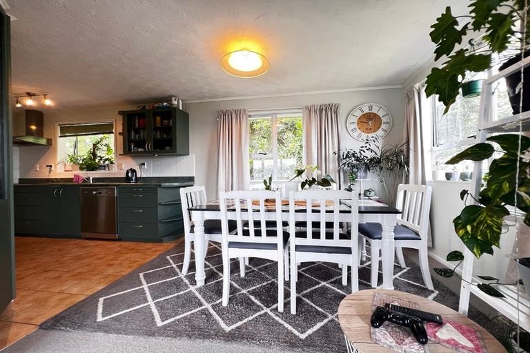 Photo of property in 1/27 Midgley Road, West Harbour, Auckland, 0618