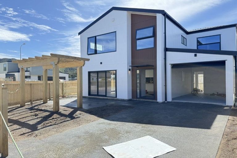 Photo of property in 15 Te Ara O Toroa, Wainuiomata, Lower Hutt, 5014