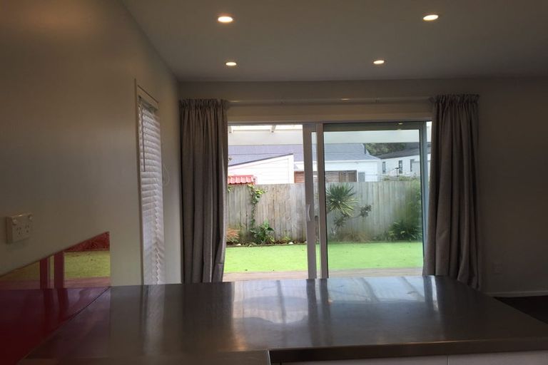 Photo of property in 19a Mantell Street, Seatoun, Wellington, 6022