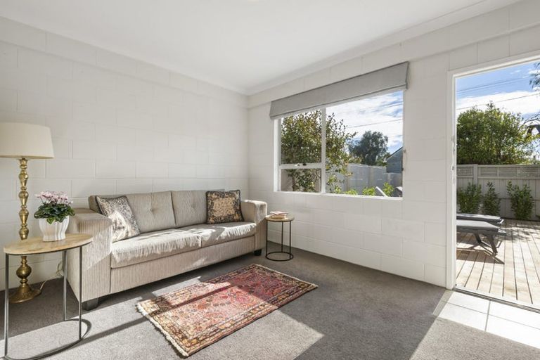 Photo of property in 1/33 Eversleigh Road, Belmont, Auckland, 0622