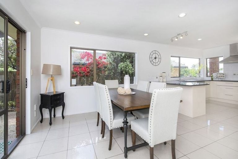 Photo of property in 8 Loloma Drive, Half Moon Bay, Auckland, 2012