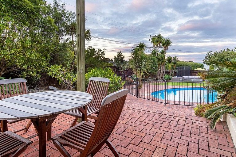 Photo of property in 14 Park Rise, Campbells Bay, Auckland, 0630