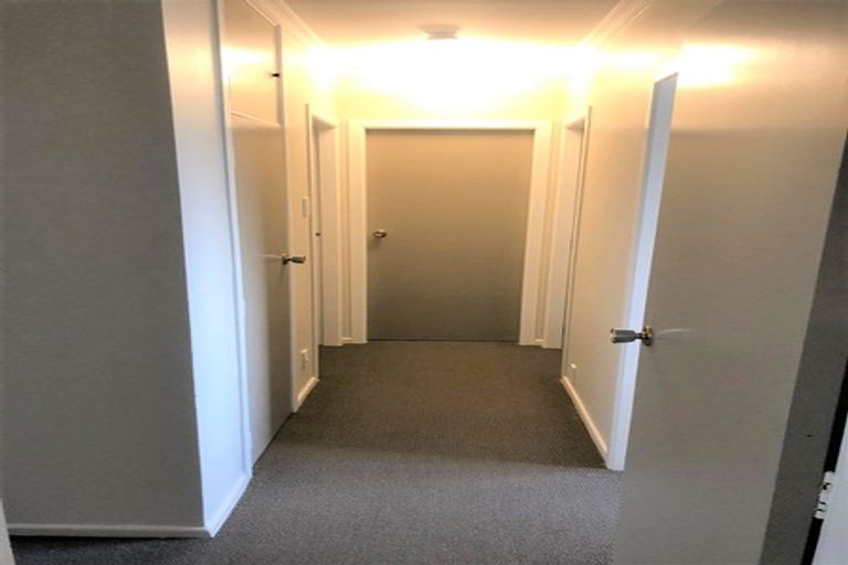 Photo of property in 27 Bellringer Crescent, Newlands, Wellington, 6037