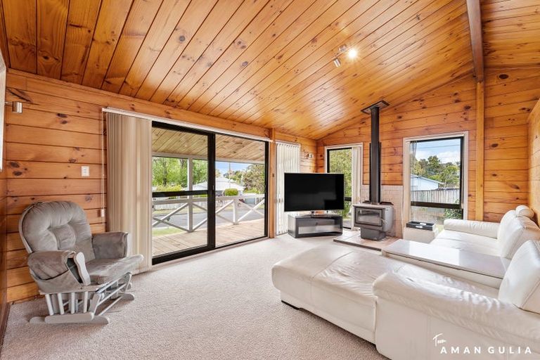 Photo of property in 26 Cron Avenue, Te Atatu South, Auckland, 0610