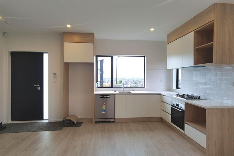 Photo of property in 10 Crestview Rise, Papakura, 2110