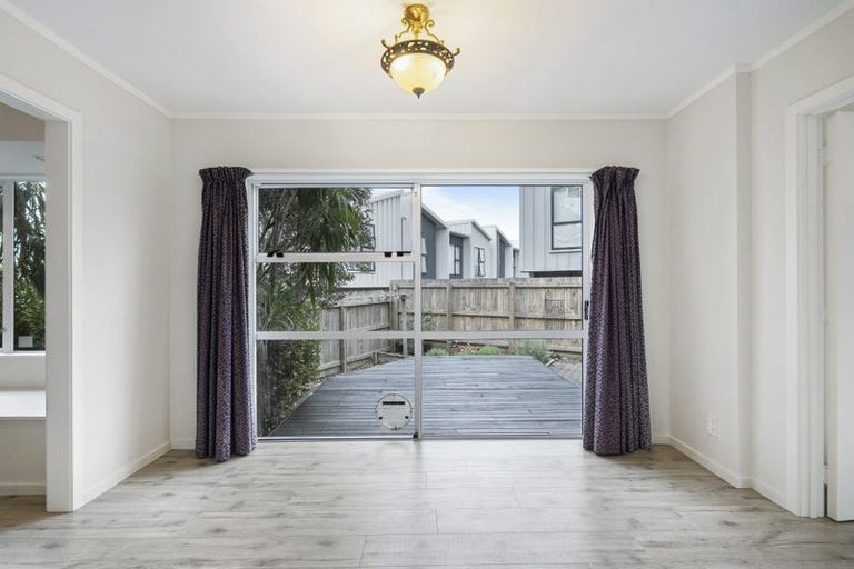 Photo of property in 2/5 Stanley Avenue, Milford, Auckland, 0620