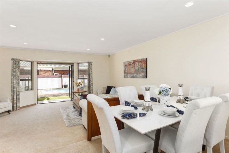 Photo of property in 17 Frank Evans Place, Henderson, Auckland, 0610