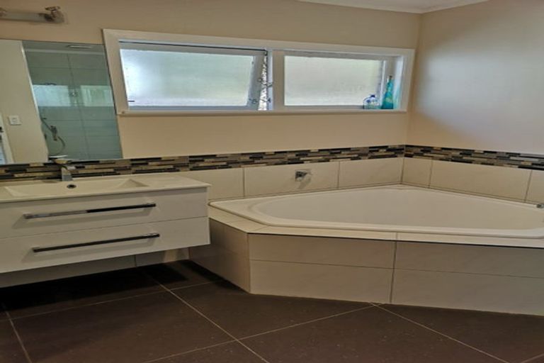 Photo of property in 23 Glenmore Road, Sunnyhills, Auckland, 2010