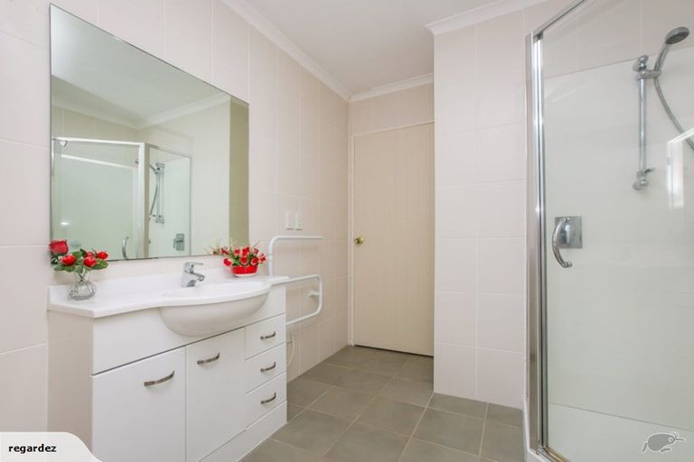 Photo of property in 4 Wakaroa Avenue, Te Atatu Peninsula, Auckland, 0610