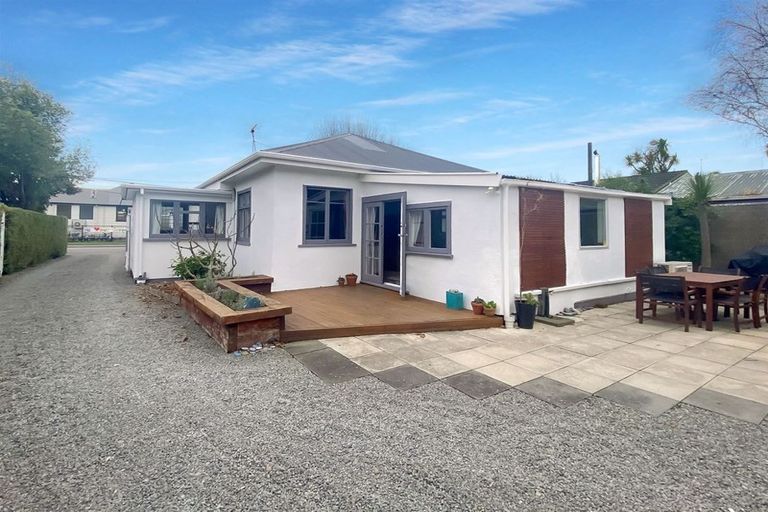 Photo of property in 76 Sandwich Road, Beckenham, Christchurch, 8023