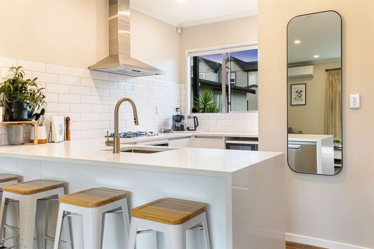 Photo of property in 9s Clearwater Cove, West Harbour, Auckland, 0618