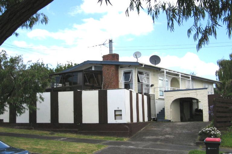 Photo of property in 4 Maui Pomare Street, Blockhouse Bay, Auckland, 0600
