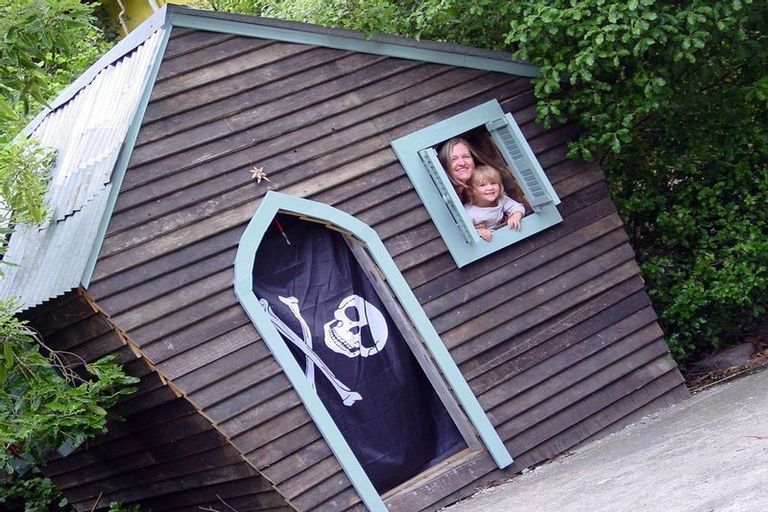 Photo of property in 57 Hawkhurst Road, Lyttelton, 8082